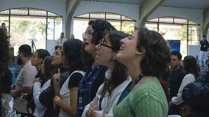 Louvor e adoração no Seminário Bíblico Palavra da Vida