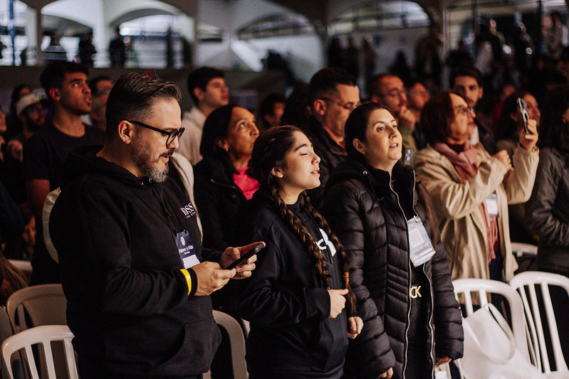 Adoração em família no Seminário Bíblico Palavra da Vida